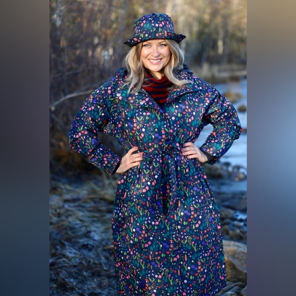 Danefae Raincoat - Picture 3 of 14